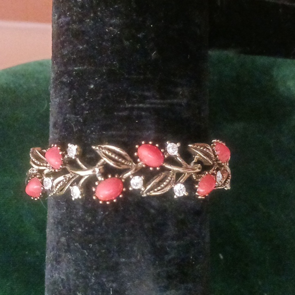 Earrings = Lisner   Bracelet = Lisner  Necklace = Kramer? 3 Piece Jewelry Set - Picture 4 of 8